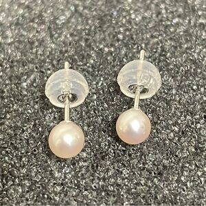 14 Karat White Gold Pearl Earring